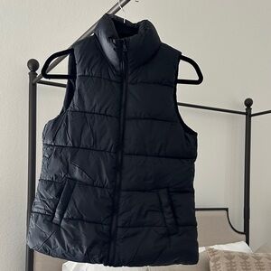 Old Navy Women’s Black Puffer Vest XS